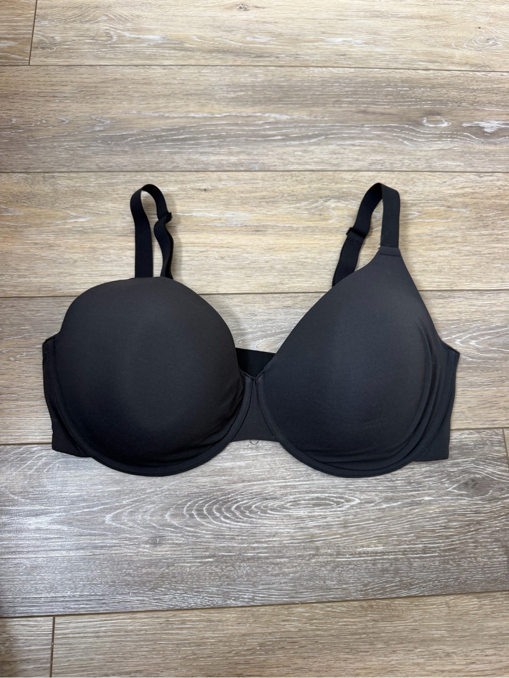 SKIMS Black Smooth T-Shirt Bra with Molded Cups